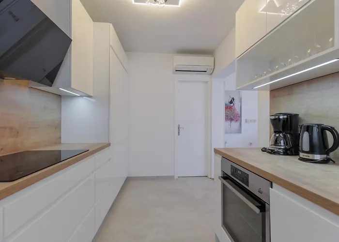 דירה Rusula זאדאר