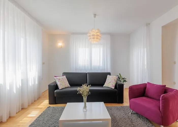 Rusula Apartment *